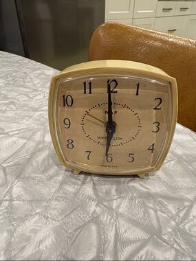 Westclox Windup Alarm Clock -NAP- works Made in USA Beige Small Bedside